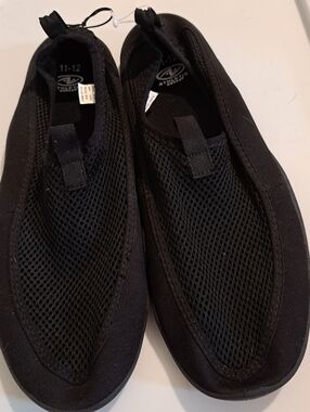 Athletic Works Aqua Sock Beach Shoes, Black Size 11/12 Mens